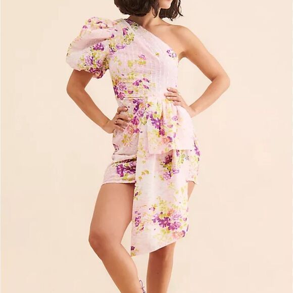 Elliatt Dresses & Skirts - Elliatt Esteem Mini Dress
XL-OO15/M-DD12